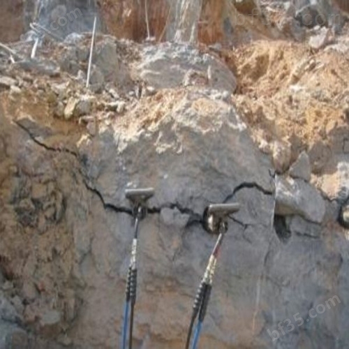柱塞式高压破石修路新余岩石劈裂棒应用和领域